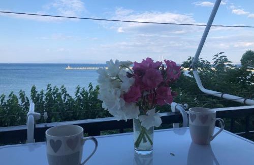 Loutraki Apartment | Jonny O, apartment by the sea