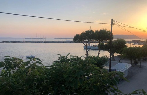 Loutraki Apartment | Jonny O, apartment by the sea