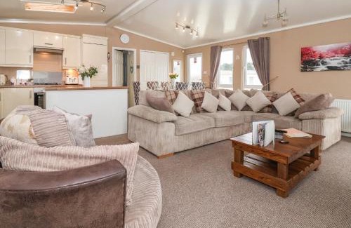 Cayton Bay House | Jonstone Pines