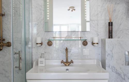 Jordaan Bed & Breakfast | Jordaan Suite bed and bubbles