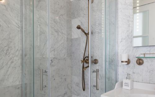 Jordaan Bed & Breakfast | Jordaan Suite bed and bubbles