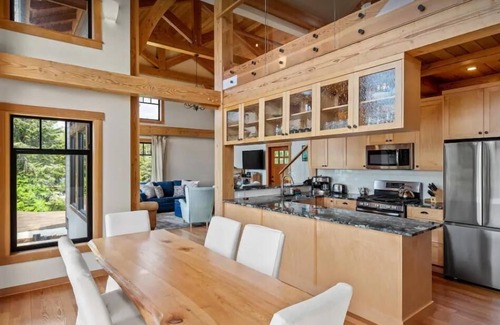 Juan de Fuca Electoral Area House | Jordan river kelp bed beach house