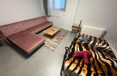 Vardaris Apartment | JORDANS ROOM 13