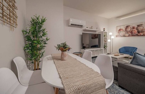 Westown Apartment | Journal Commons 312 · Elegant 1BR Apt | Fast WI-FI | Near Lake Michigan