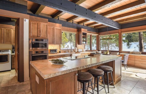 Olympic Valley House | Joy on the River Stunning Waterfront Home for 10