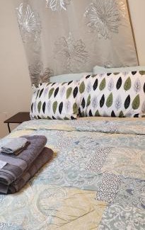 Lower Vailsburg House | Joy queen room 6A