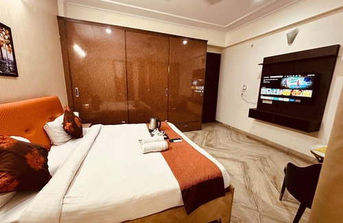 Sector 70 Hotel | JPM Suites Noida 70