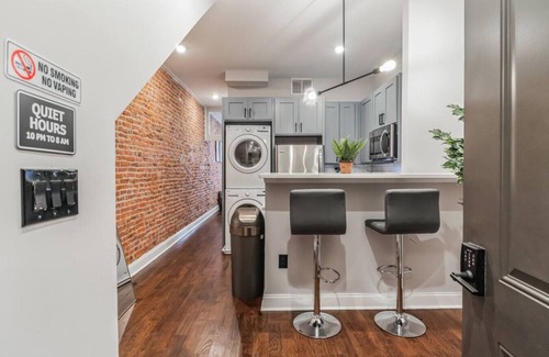 North Philadelphia West Apartment | Jr 1Br w/2 Beds | 10 min to DT