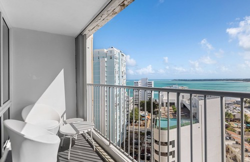 Isla Verde Apartment | JR ONE BR ESJ TOWERS! HIGH FLOOR,VIEW LOCATION!