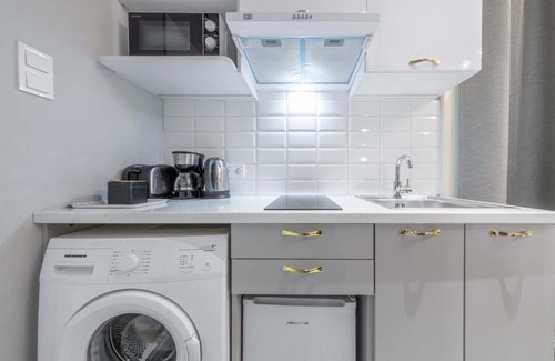 Inner City Budapest Apartment | JS Modern Downtown Studios-Self Check-in