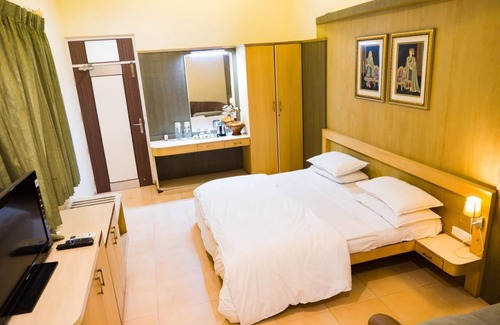 Avinashi Hotel | JTC Club Resort