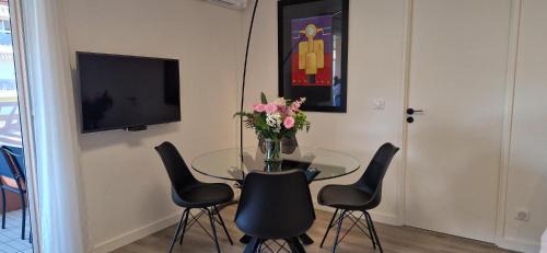 Antibes Apartment | Juan 4 prs, clim, 300m plage, piscine, parking