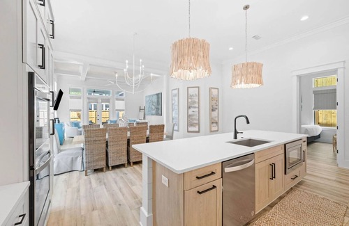 San Juan House | Juan Fine Day | Sleeps 18 | Heated Pool + Golf Cart | Exclusive Bonfires