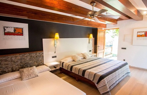 Vidreres Villa | Juan Pedro Lloret 561.456 Villa Natura
