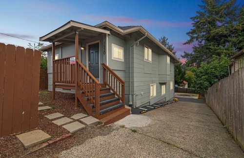Atlantic House | Judkins Guesthouse 3 Bedroom Duplex