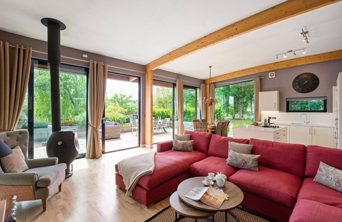 Richmond Cottage | Jules - a lodge that sleeps 6 guests in 3 bedrooms