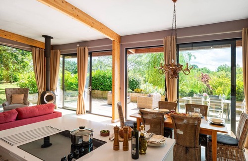 Richmond Cottage | Jules - a lodge that sleeps 6 guests in 3 bedrooms