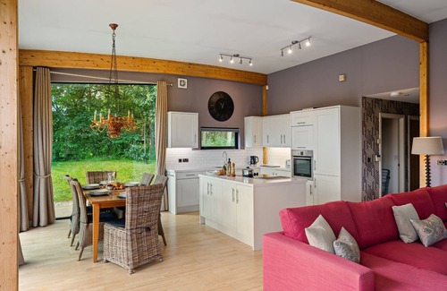 Richmond Cottage | Jules - a lodge that sleeps 6 guests in 3 bedrooms