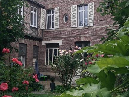 Henriville Bed & Breakfast | Jules Verne