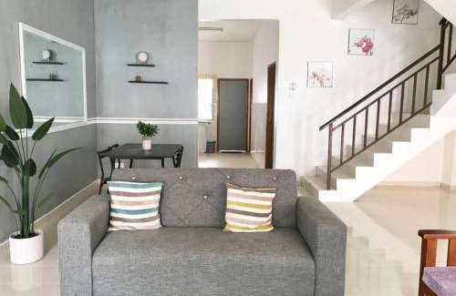 Ayer Keroh House | Julia Homestay Taman Tasik Utama MiTC