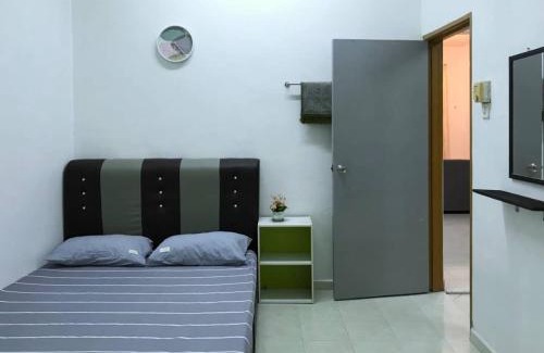 Ayer Keroh House | Julia Homestay Taman Tasik Utama MiTC