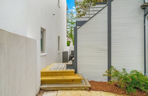 Rosemary Beach House | Julia's Carriage House - Steps from the Center of Rosemary Beach!