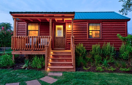 Austin Cabin | Julie's Cabins Luxury Retreat 1