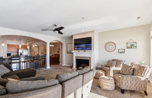 Lake Delton Condo | Julie's Lakefront Retreat at Delton Grand