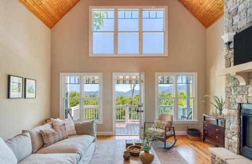 Swannanoa House | Juliet by AvantStay Mountain Views Near AshevilleBlack Mountain