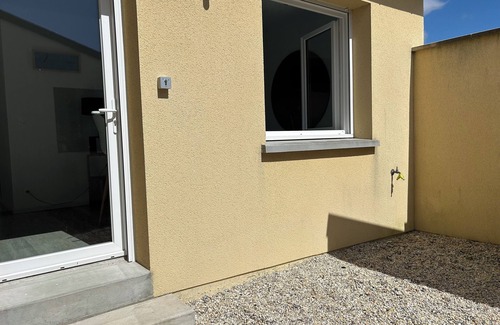 Jullouville Apartment | Jullouville - Full center - 50m from the sea - apartment - small garden