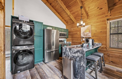 Gatlinburg - Pigeon Forge Cabin | July 14-16 Deal! #1 Honeymoon Cabin Cute Clean Comfortable Secluded