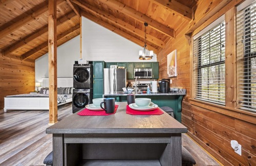 Gatlinburg - Pigeon Forge Cabin | July 14-16 Deal! #1 Honeymoon Cabin Cute Clean Comfortable Secluded
