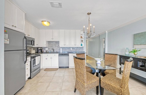 Santa Rosa Beach Condo | July 21-24 open! Gorgeous View! Clean and Cozy! Direct Beach Access.