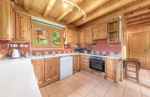 Les Gets Ski Chalet | JULY 26 WEEK Family chalet close to lake. Multi Pass available all amenties