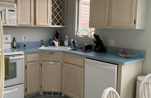Aquinnah Condo | July 7th to 10th, Ferry tkts available! Aquinnah condo at cliffs, walk to beach!