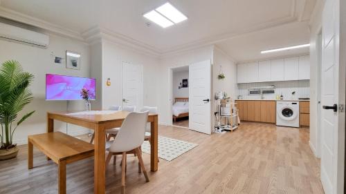 Hapjeong-dong House | July & August, Hongdae, 3min to Hapjeong Stn, 7 Guests