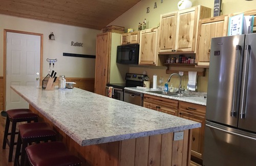 Pinetop Cabin | JULY CXL! Fab 2 bedroom Updated Family Cabin in PCC. Great Deck. Central A/C