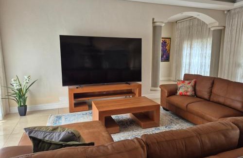 Alphen House | Jumanji Safaris Villa Constantia
