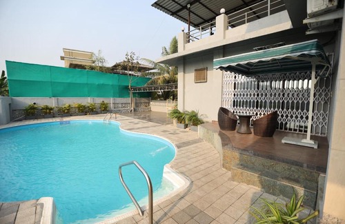 Ambernath House | Jumbo Pool Villa, Ambernath