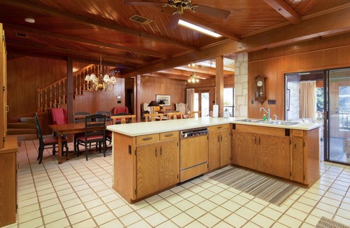 New Braunfels House | Jump right in the river at this gated, 2 acre Guadalupe Riverfront home!