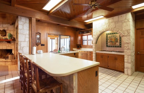 New Braunfels House | Jump right in the river at this gated, 2 acre Guadalupe Riverfront home!