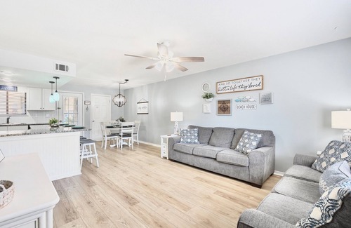 Panama City Beach House | June 1-8 Discounted- 2bed 1.5 bath-GOLF CART-11 POOLS-MINI GOLF-5 Star Home