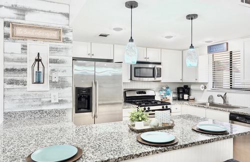 Panama City Beach House | June 1-8 Discounted- 2bed 1.5 bath-GOLF CART-11 POOLS-MINI GOLF-5 Star Home
