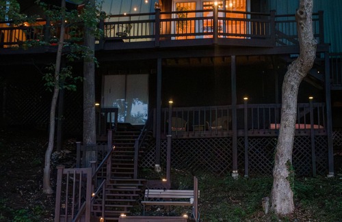Barnett Cabin | June 2-5 JUST OPENED! Family Lakefront A-Frame w/Kayaks 6MM