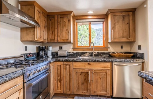 June Lake Condo | June Lake Interlaken 36 Elegance, Forever Views