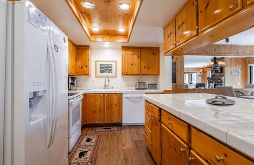 June Lake Condo | June Lake Interlaken 22 Cabin Decor