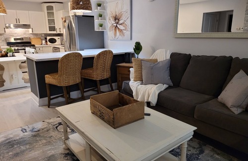 Crystal Beach Cottage | June Sale! Luxury 3 Bedrooms, 2 Bathrooms- Crystal Beach! 3 min walk to beach
