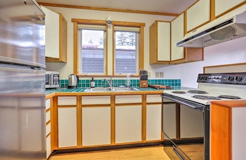Downtown Juneau Apartment | Juneau Escape ~ Hiking ~ 5 min downtown~ glaciers