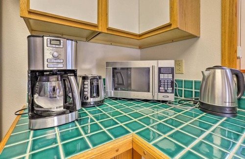 Downtown Juneau Apartment | Juneau Escape ~ Hiking ~ 5 min downtown~ glaciers