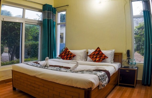 Bail Parao Hotel | Jungle Corbett Castle